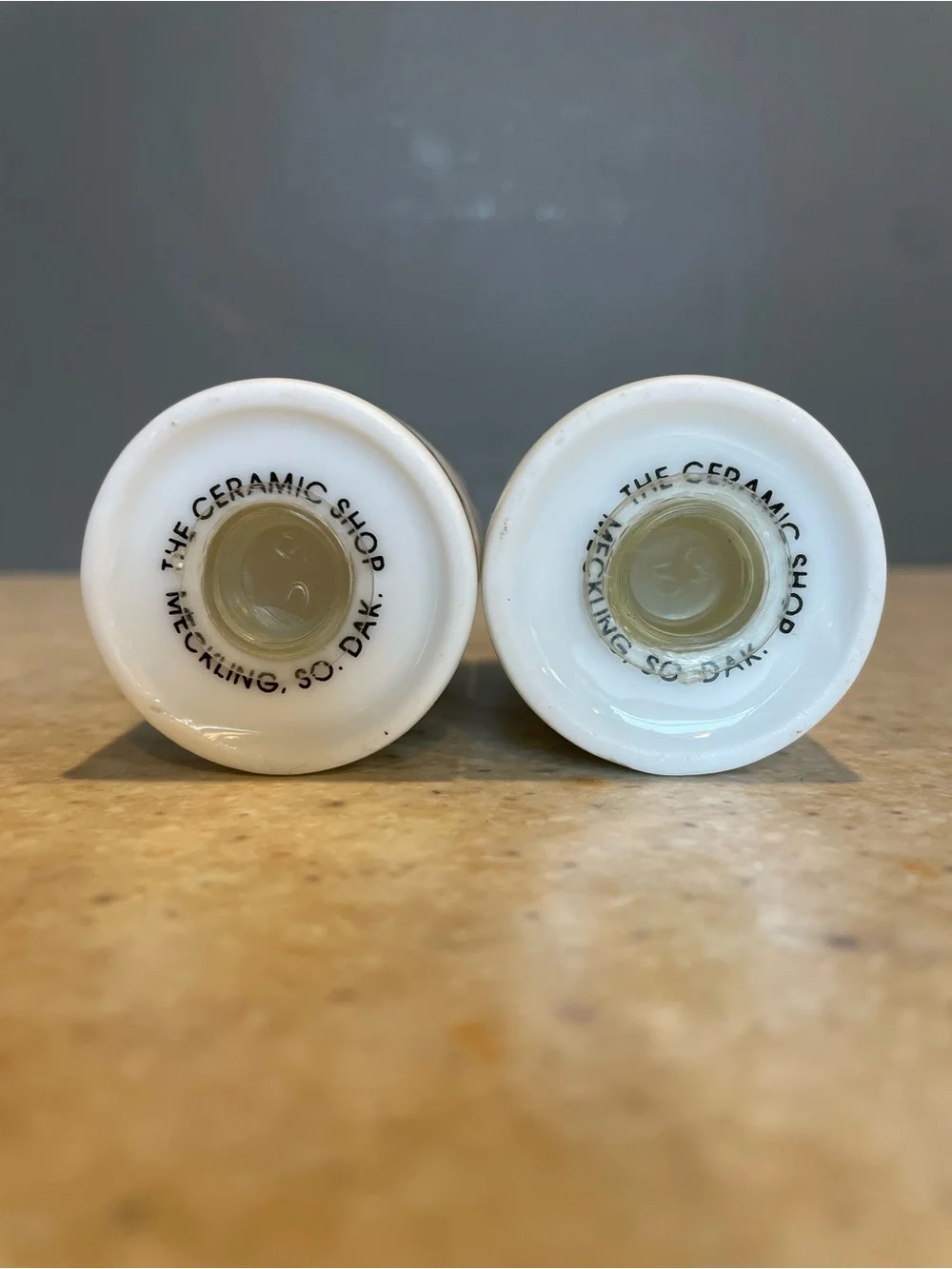 THE CERAMIC SHOP Vintage Souvenir South Dakota Buffalo Salt & Pepper Shakers